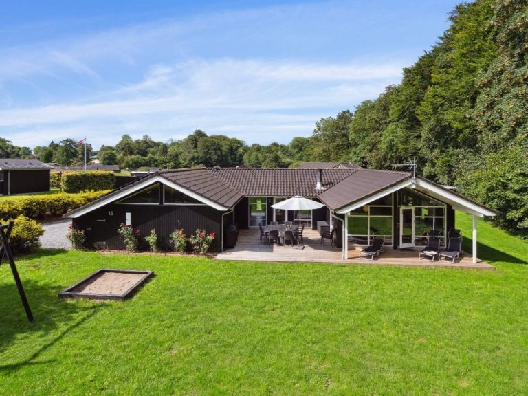 "Edin" - 150m from the sea | Boeken bij Flickmyhouse