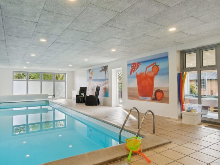 "Elaine" - 350m from the sea | Boeken bij Flickmyhouse