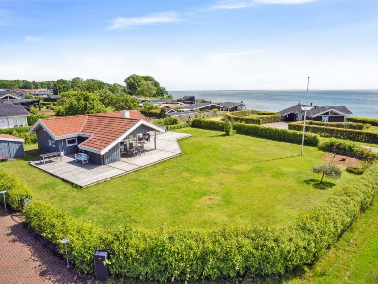 "Nahele" - 150m from the sea | Boeken bij Flickmyhouse