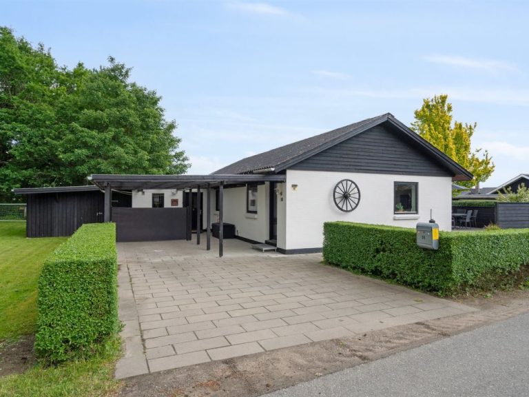 "Thorward" - 100m from the sea | Boeken bij Flickmyhouse