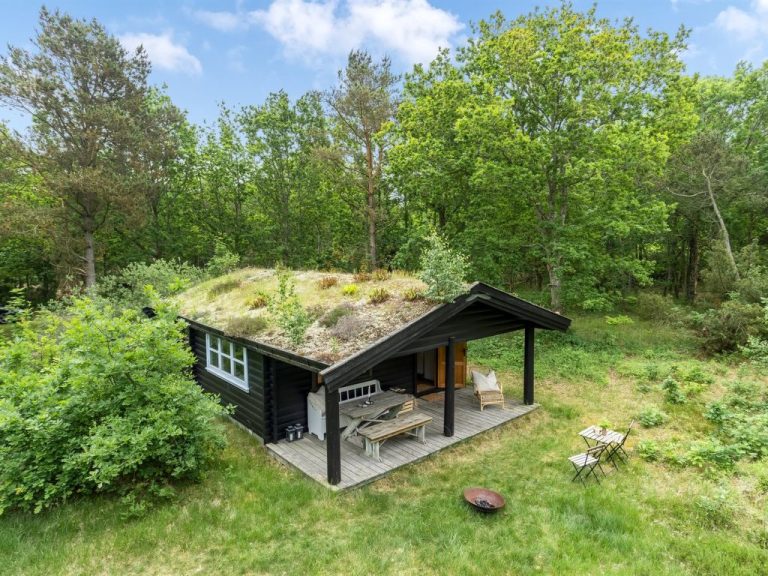 "Juho" - 700m from the sea | Boeken bij Flickmyhouse