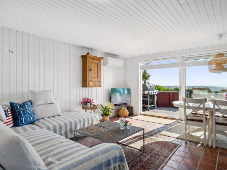 "Anselmi" - 25m from the sea | Boeken bij Flickmyhouse