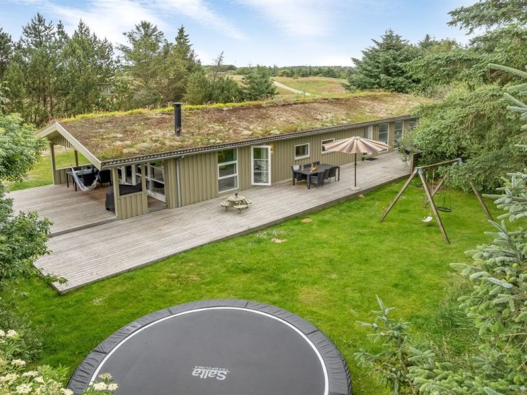 "Yngve" - 1.2km from the sea | Boeken bij Flickmyhouse