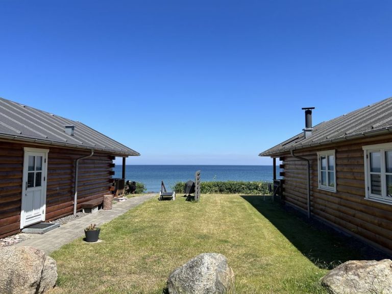 "Ghita" - 10m from the sea | Boeken bij Flickmyhouse