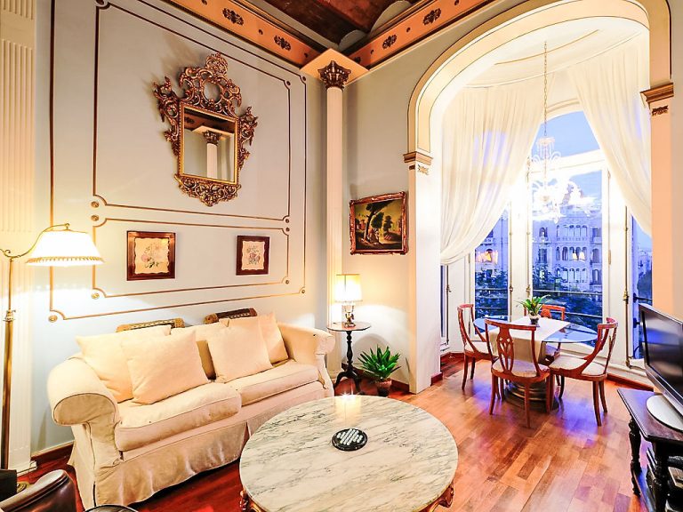 Plaza de Catalunya - Pso. de Gracia | Boeken bij Flickmyhouse