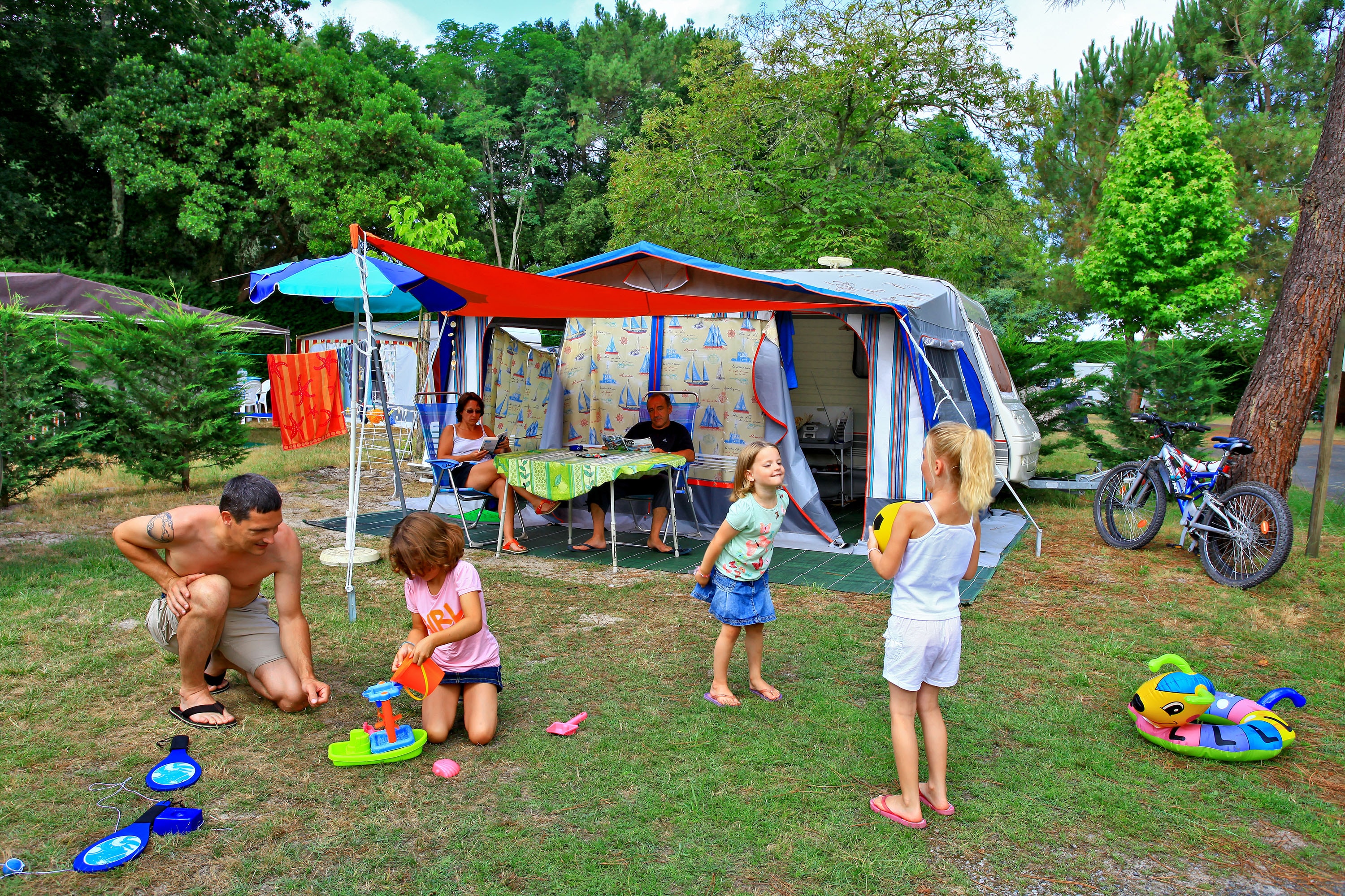 Camping Les Acacias | Reserveren bij Flickmyhouse
