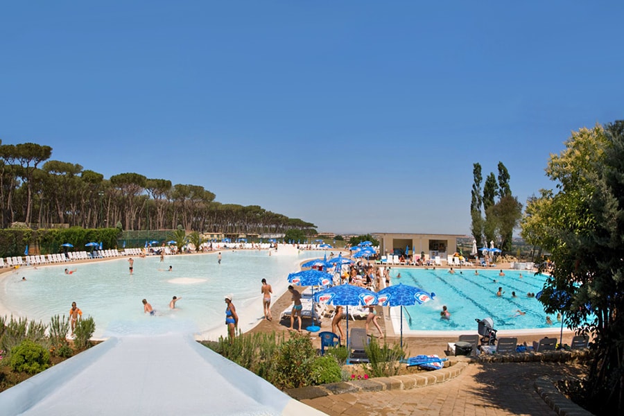 hu Fabulous Village | Reserveren bij Flickmyhouse