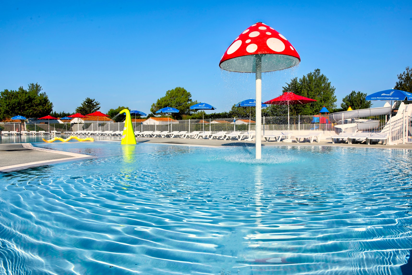 Flower Camping Les Ilates | Reserveren bij Flickmyhouse