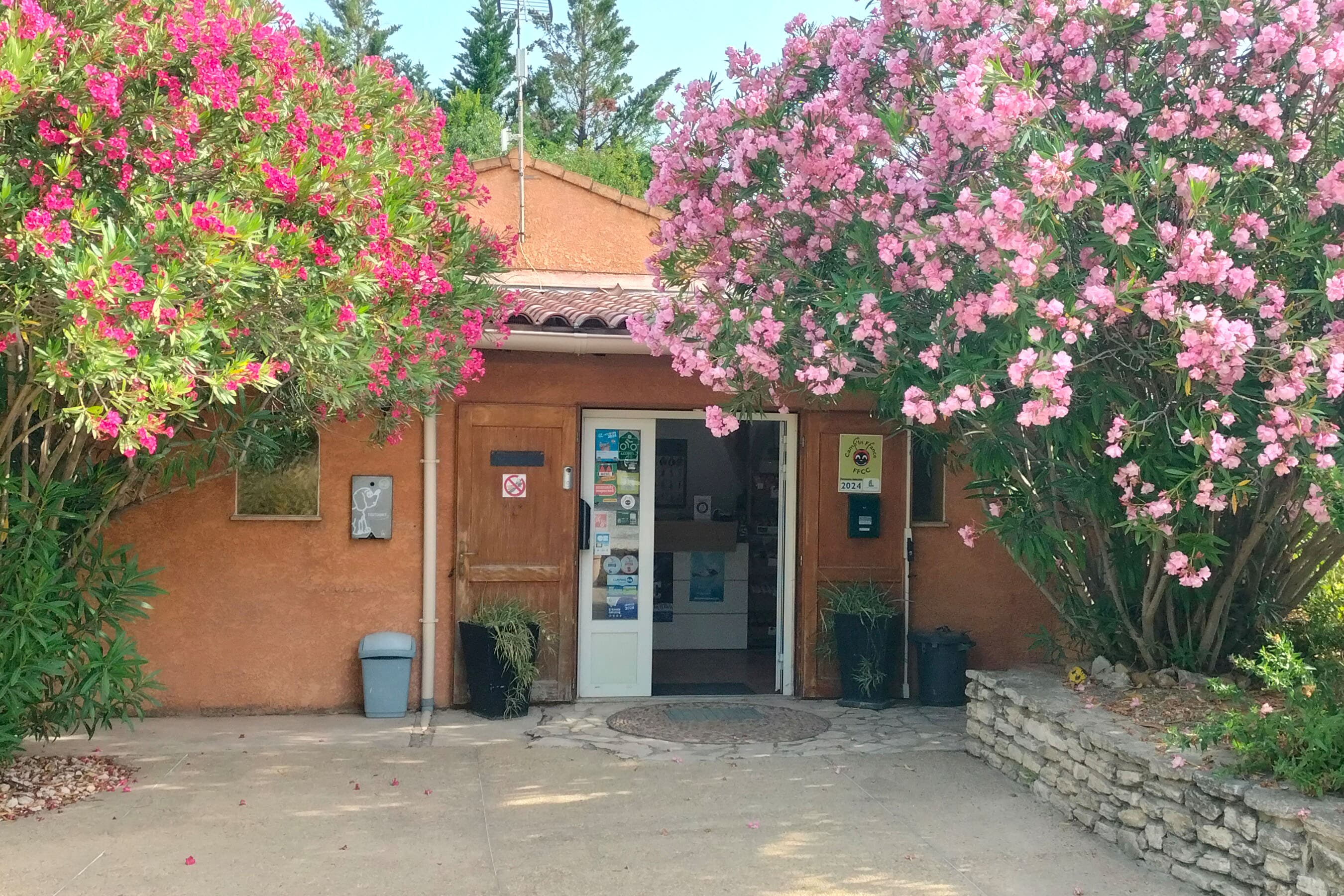 Camping Fontisson | Reserveren bij Flickmyhouse