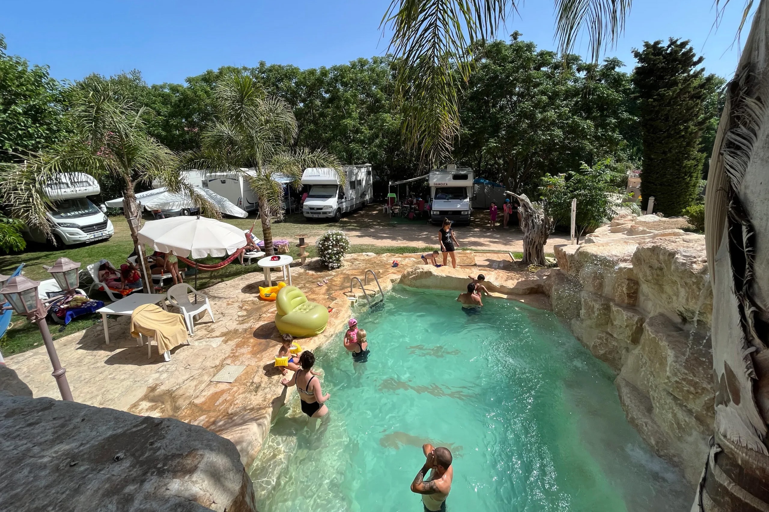 Camping Flintstones Park | Reserveren bij Flickmyhouse