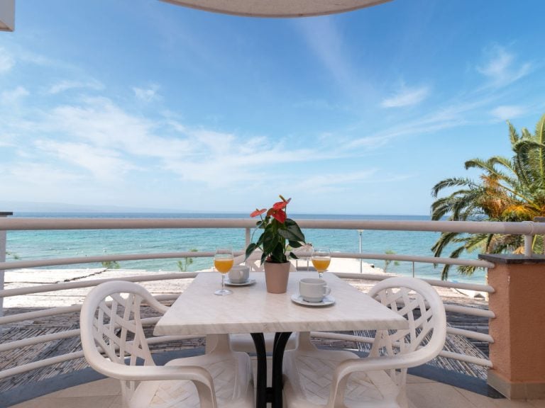 Studio 12 | Boeken bij Flickmyhouse