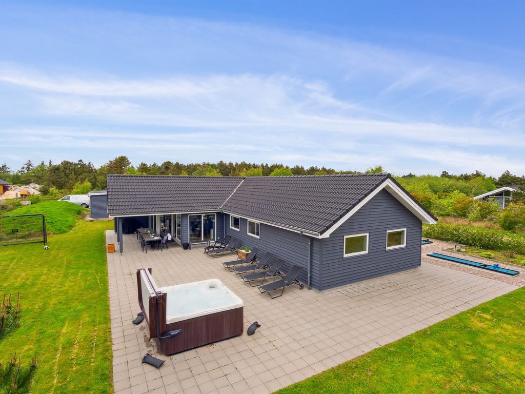 "Amai" - 4.5km from the sea | Boeken bij Flickmyhouse