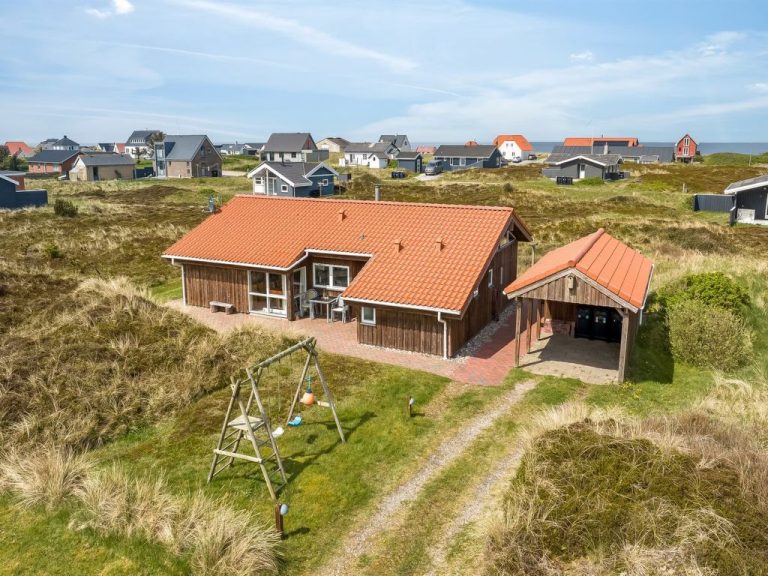 "Hughe" - 200m from the sea | Boeken bij Flickmyhouse