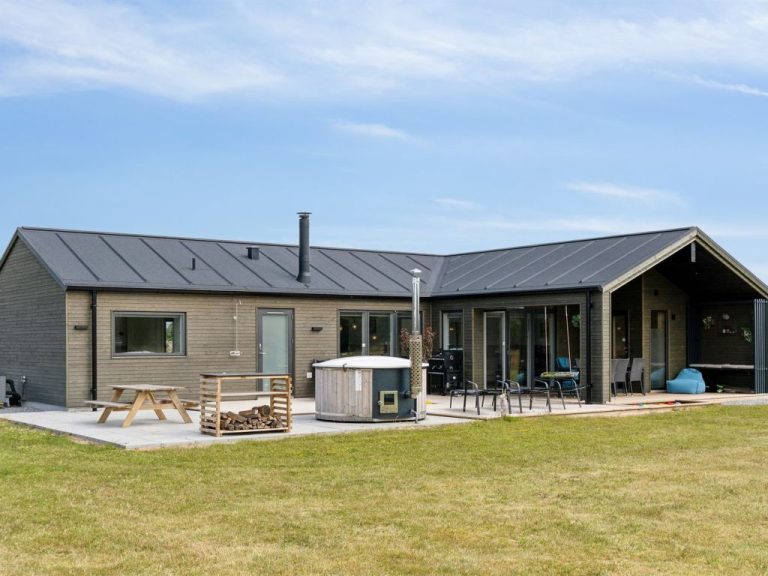 "Henke" - 475m from the sea | Boeken bij Flickmyhouse