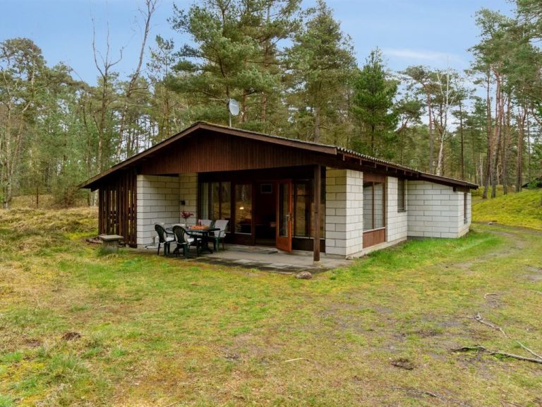 "Awa" - 800m from the sea | Boeken bij Flickmyhouse