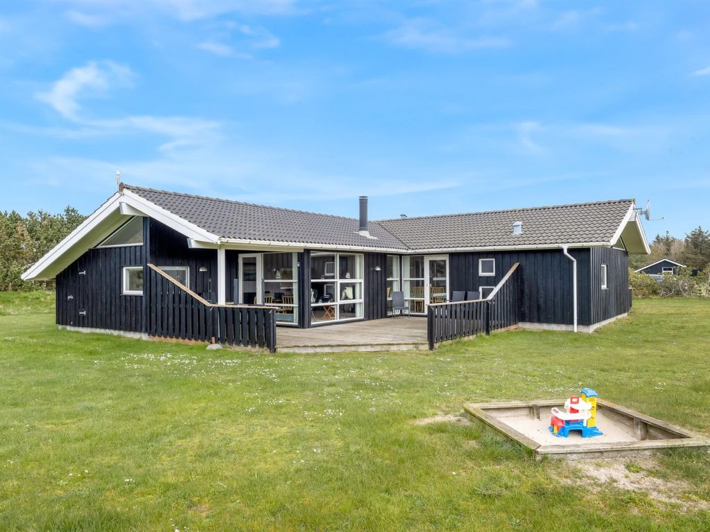 "Juris" - 950m from the sea | Boeken bij Flickmyhouse