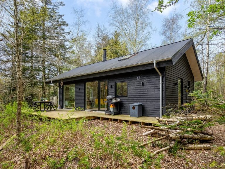 "Merina" - 15km to the inlet | Boeken bij Flickmyhouse