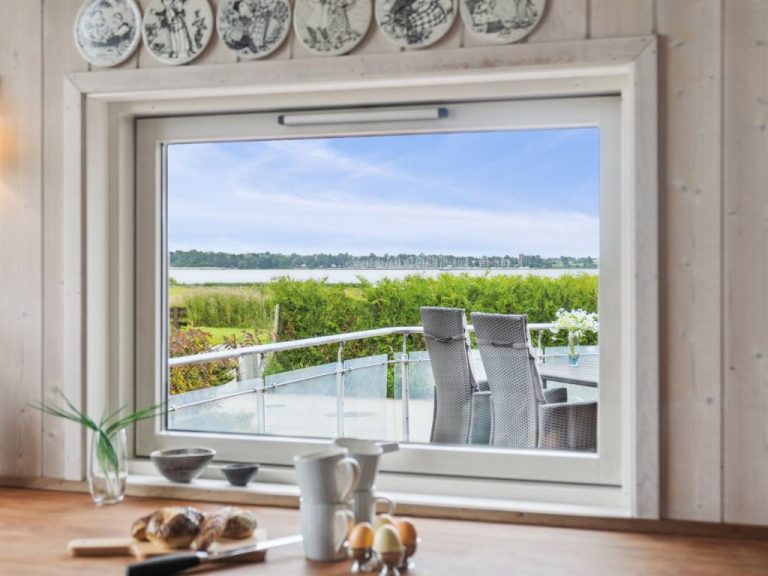 "Annrike" - 175m to the inlet | Boeken bij Flickmyhouse