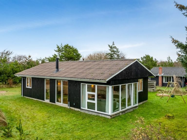 "Pietari" - 600m from the sea | Boeken bij Flickmyhouse