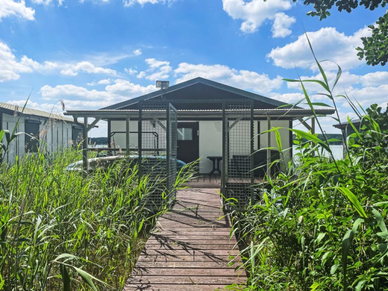 Bootshaus auf dem See | Boeken bij Flickmyhouse