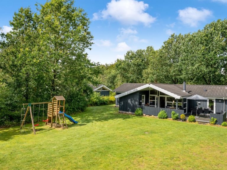 "Gurly" - 25km from the sea | Boeken bij Flickmyhouse