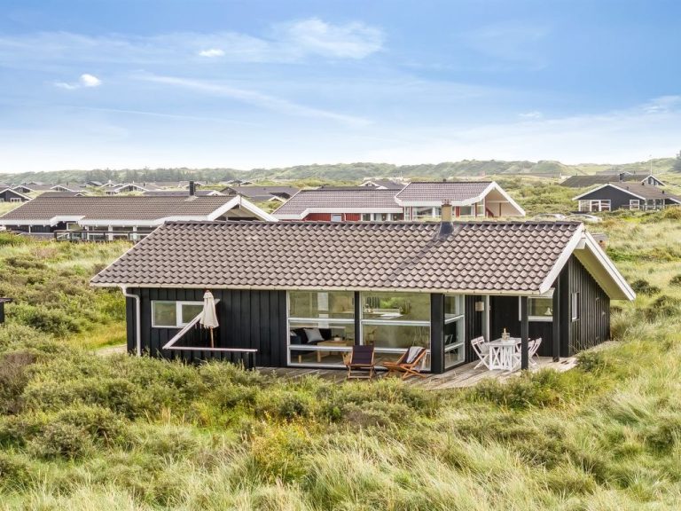 "Nuka" - 400m from the sea | Boeken bij Flickmyhouse