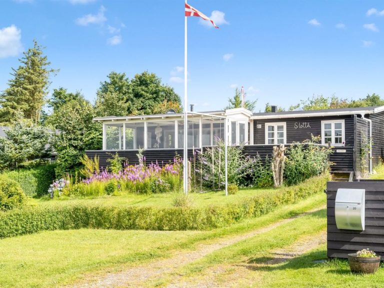 "Amila" - 200m to the inlet | Boeken bij Flickmyhouse