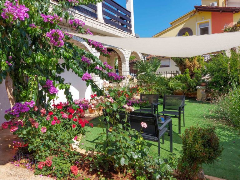 Danica | Boeken bij Flickmyhouse