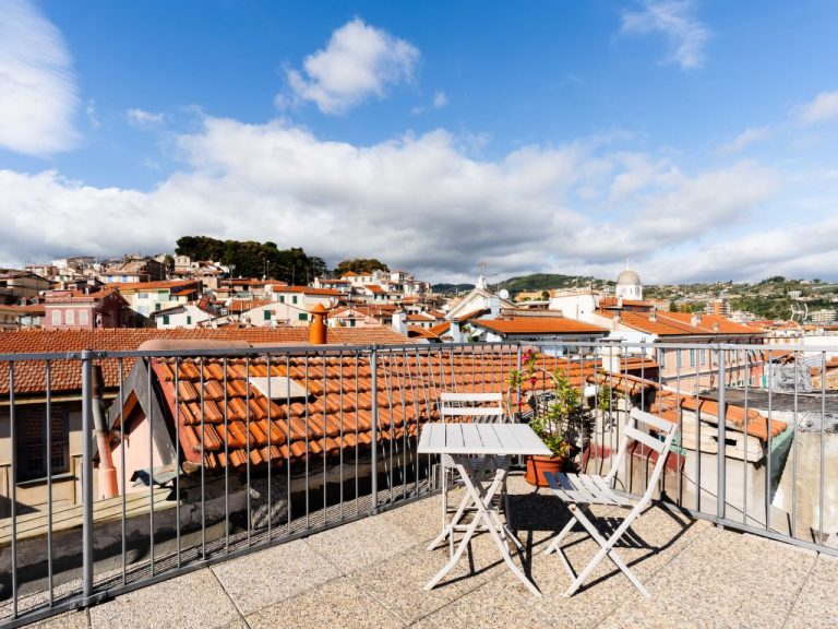 Terrazza vista Sanremo | Boeken bij Flickmyhouse