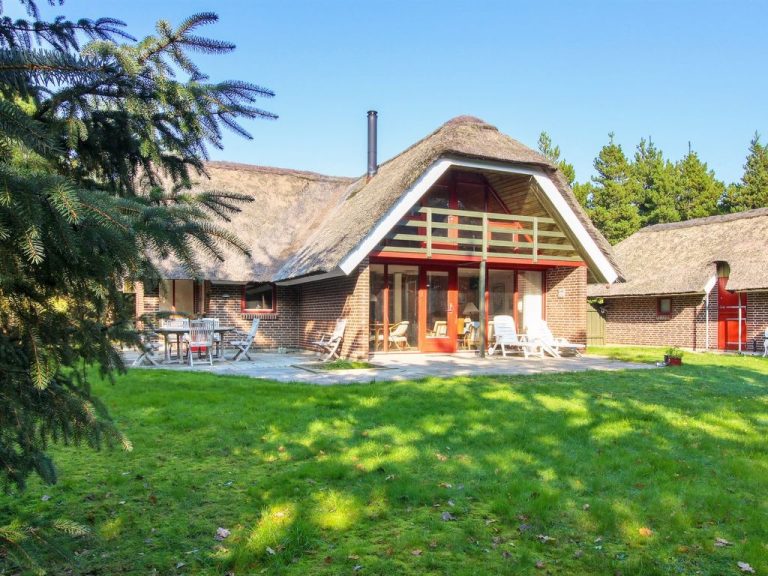 "Alfons" - 600m from the sea | Boeken bij Flickmyhouse