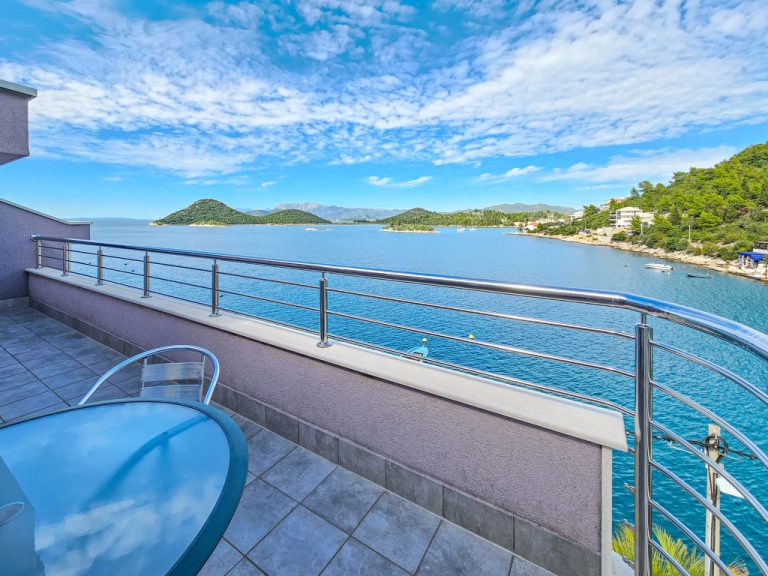 Jasmina | Boeken bij Flickmyhouse