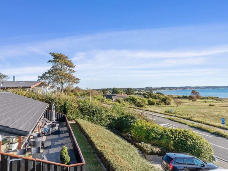 "Mariska" - 100m from the sea | Boeken bij Flickmyhouse