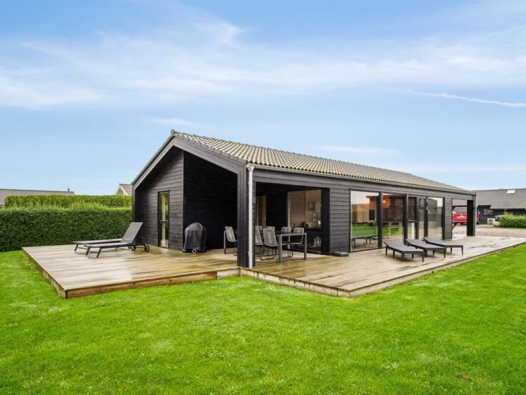 "Ehmi" - 750m from the sea | Boeken bij Flickmyhouse