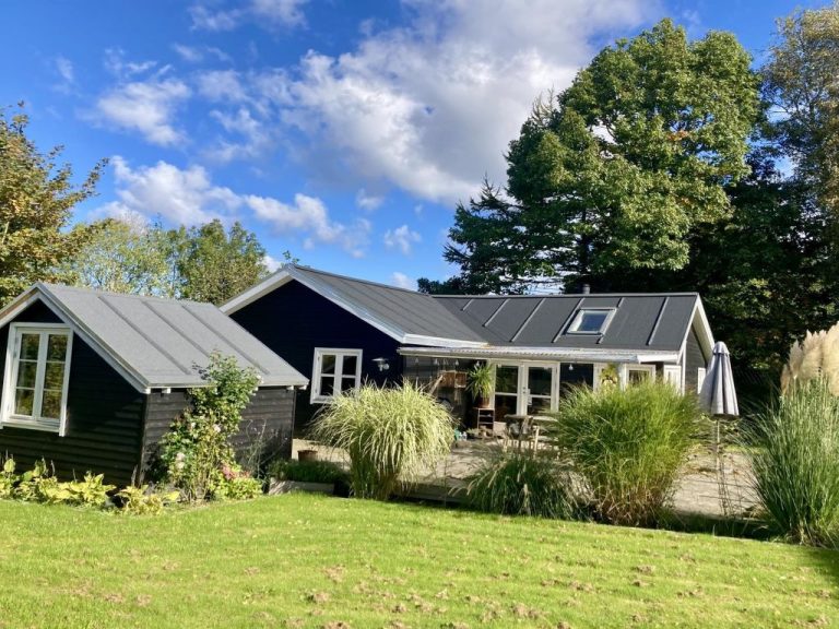 "Aksinja" - 700m from the sea | Boeken bij Flickmyhouse