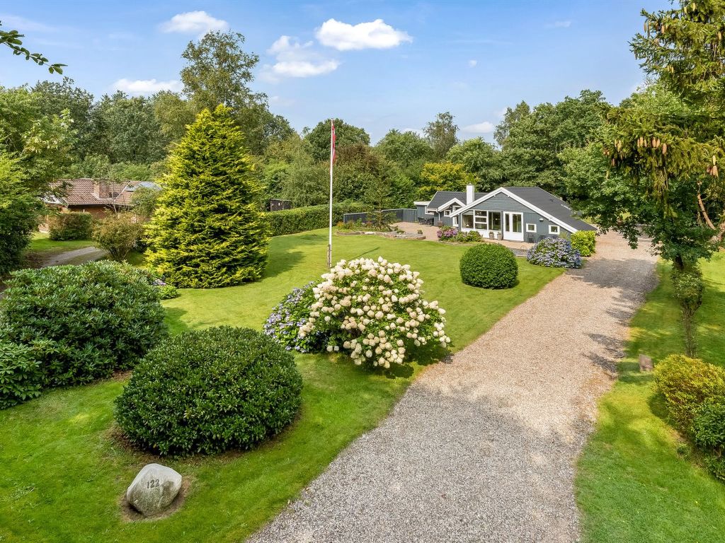 "Lenya" - 33km from the sea | Boeken bij Flickmyhouse