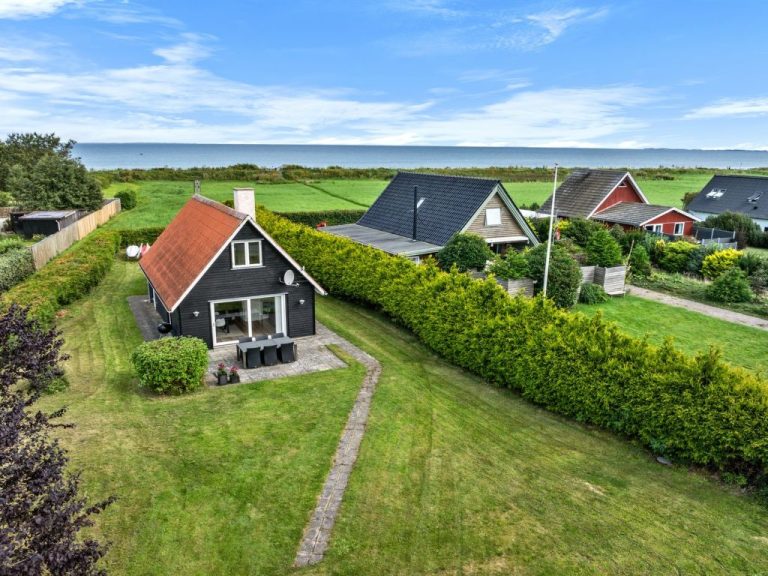 "Næwe" - 100m from the sea | Boeken bij Flickmyhouse