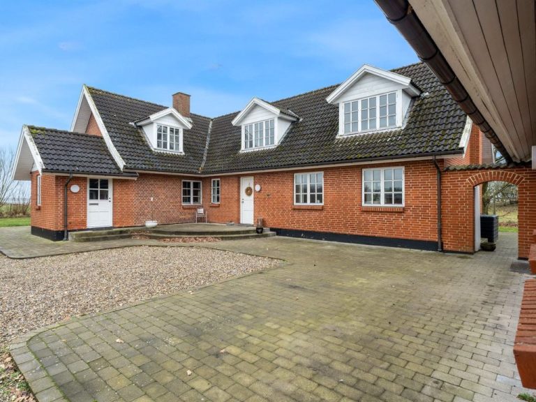 "Star" - 200m to the inlet | Boeken bij Flickmyhouse