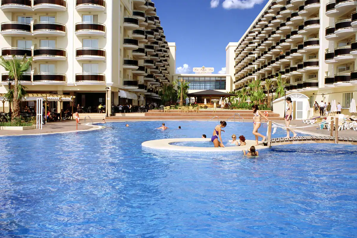 LiggingDit hotel ligt in het toeristische centrum van Peñiscola