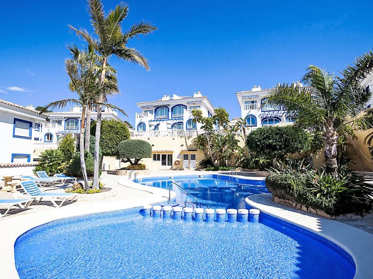 Pueblo Casanova | Boeken bij Flickmyhouse