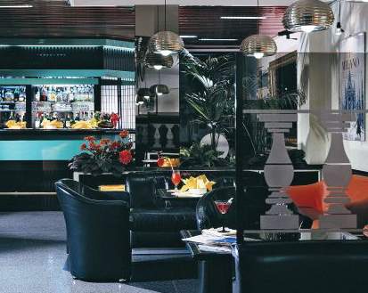 LiggingHet hotel ligt bij het tentoonstellingscentrum nabij de Viale Murillo. Het Milano City tentoonstellingscentrum met galerie is slechts 800 m verwijderd. Het Milan Rho Pero tentoonstellingscentrum bereikt u in weinige minuten. Op ca. 100 m van het hotel bevinden zich restaurants en een bushalte