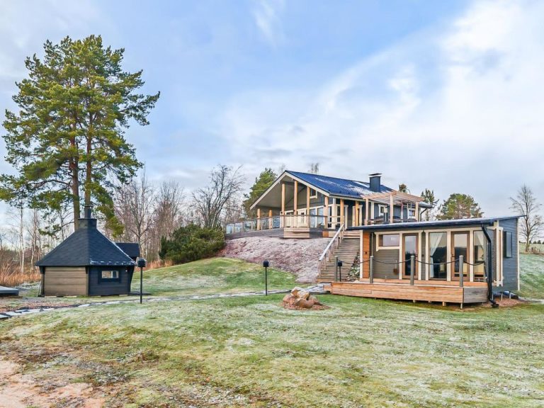 Aurinkopaikka | Boeken bij Flickmyhouse