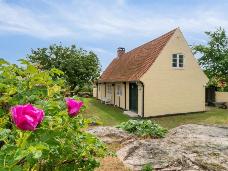 "Øde" - 100m from the sea | Boeken bij Flickmyhouse