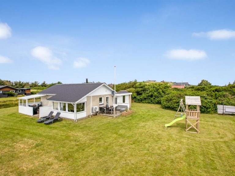 "Hejdi" - 650m from the sea | Boeken bij Flickmyhouse