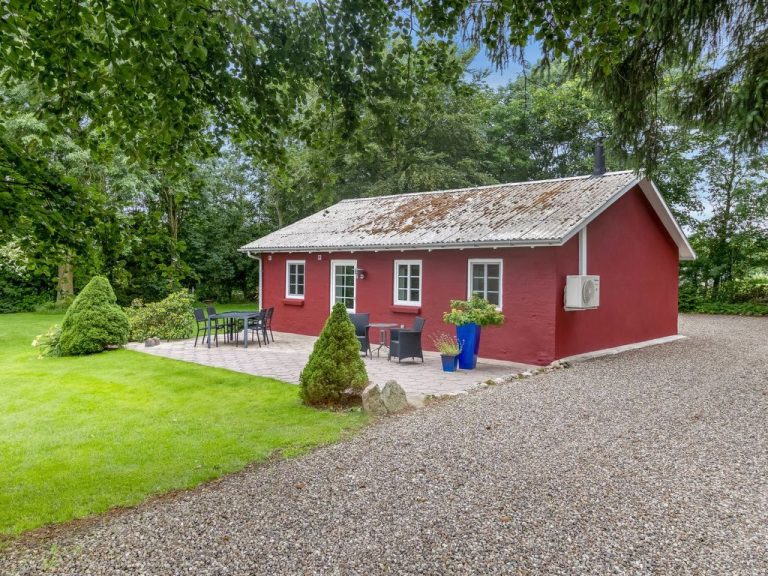 "Saran" - 30km from the sea | Boeken bij Flickmyhouse