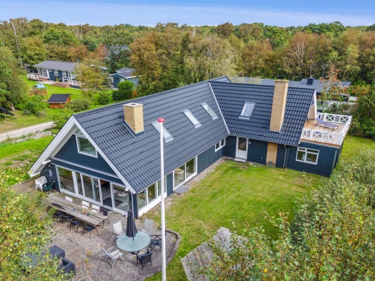 "Eugenie" - 100m from the sea | Boeken bij Flickmyhouse