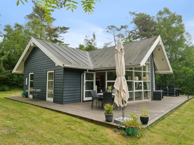 "Hellin" - 175m from the sea | Boeken bij Flickmyhouse