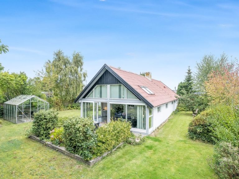 "Frida" - 125m from the sea | Boeken bij Flickmyhouse