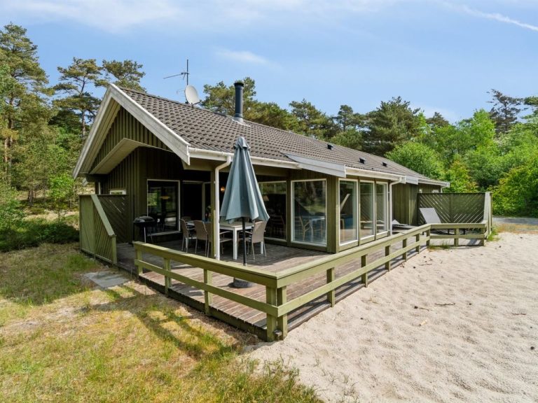 "Deni" - 800m from the sea | Boeken bij Flickmyhouse