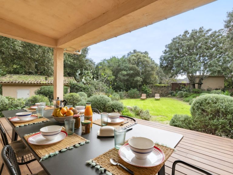 Villa Les Chênes | Boeken bij Flickmyhouse