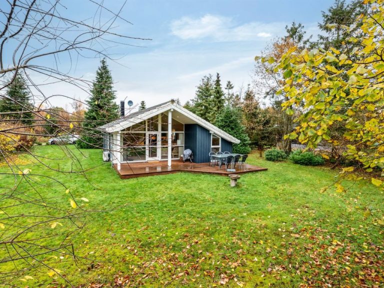 "Ensio" - 8.0km from the sea | Boeken bij Flickmyhouse